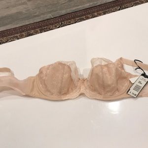 Bra Fantasie 32DD. Beautiful beige (nude) color. Great fit.
